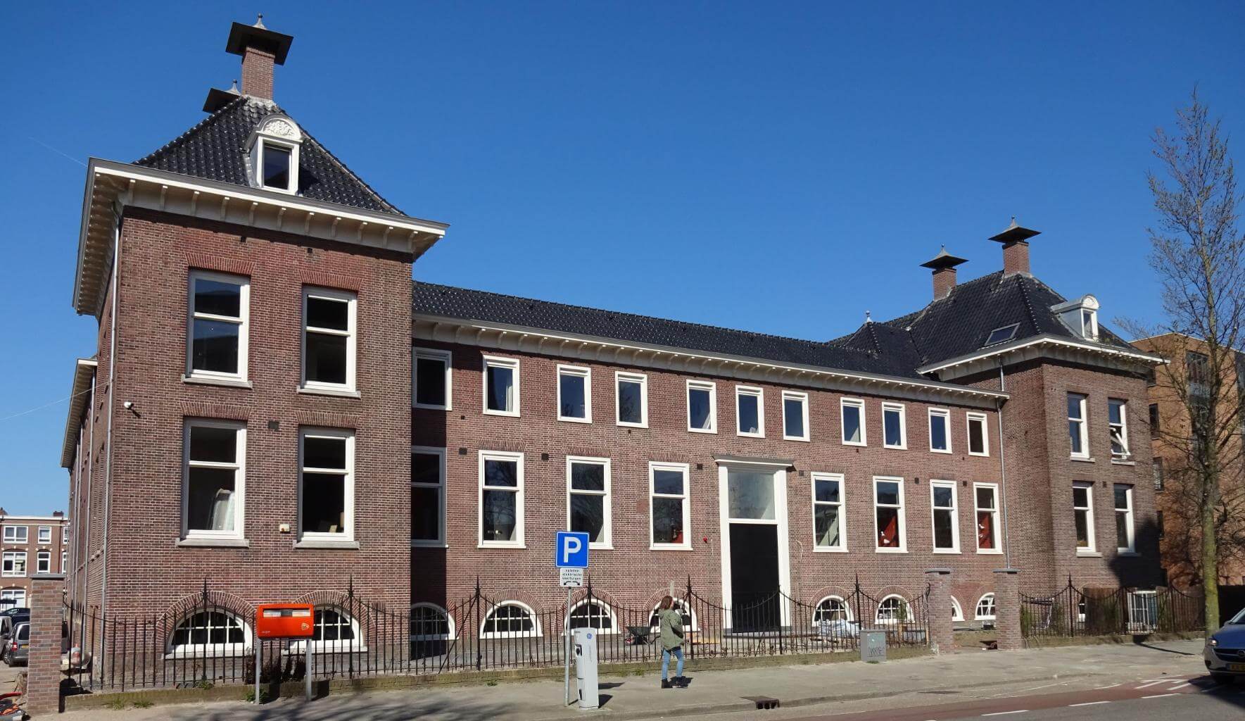The Anthony Hotel — hotellobby met katoenstuc voor warmte en geluidsdemping