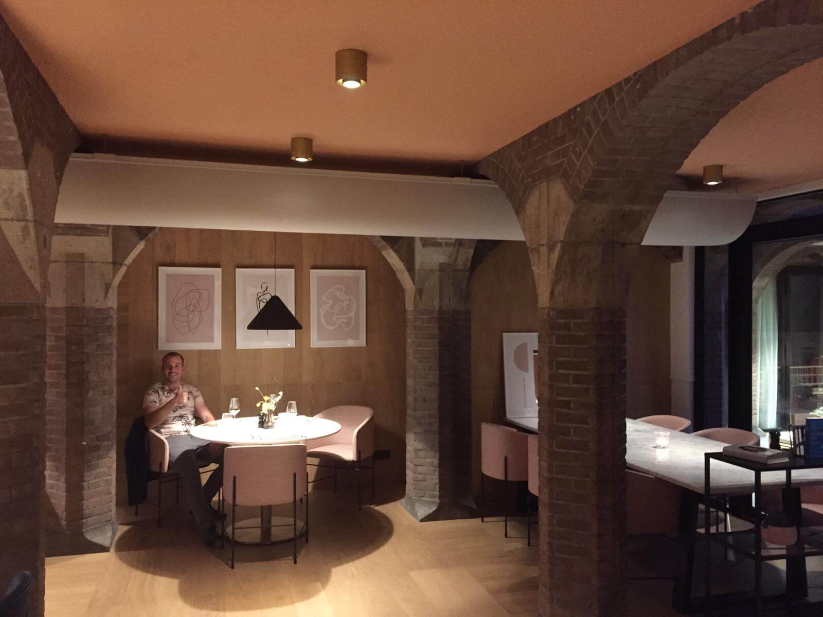 Restaurant — sfeervolle akoestiek door katoenstuc