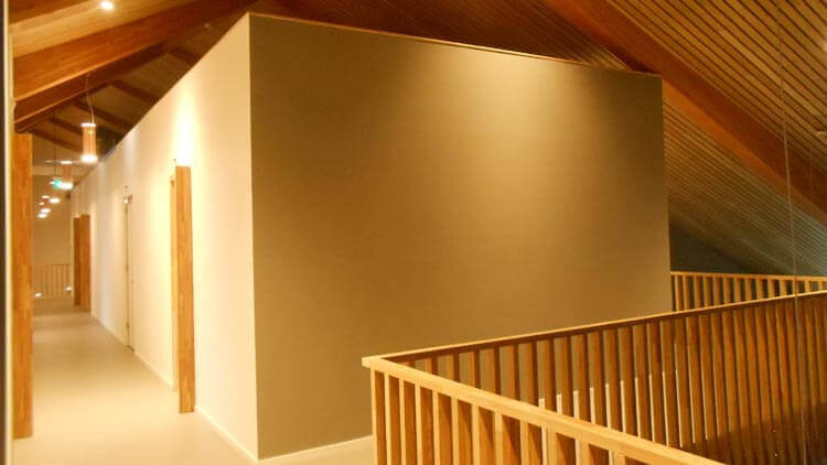 Katoenstuc op wand — naadloze warme textuur